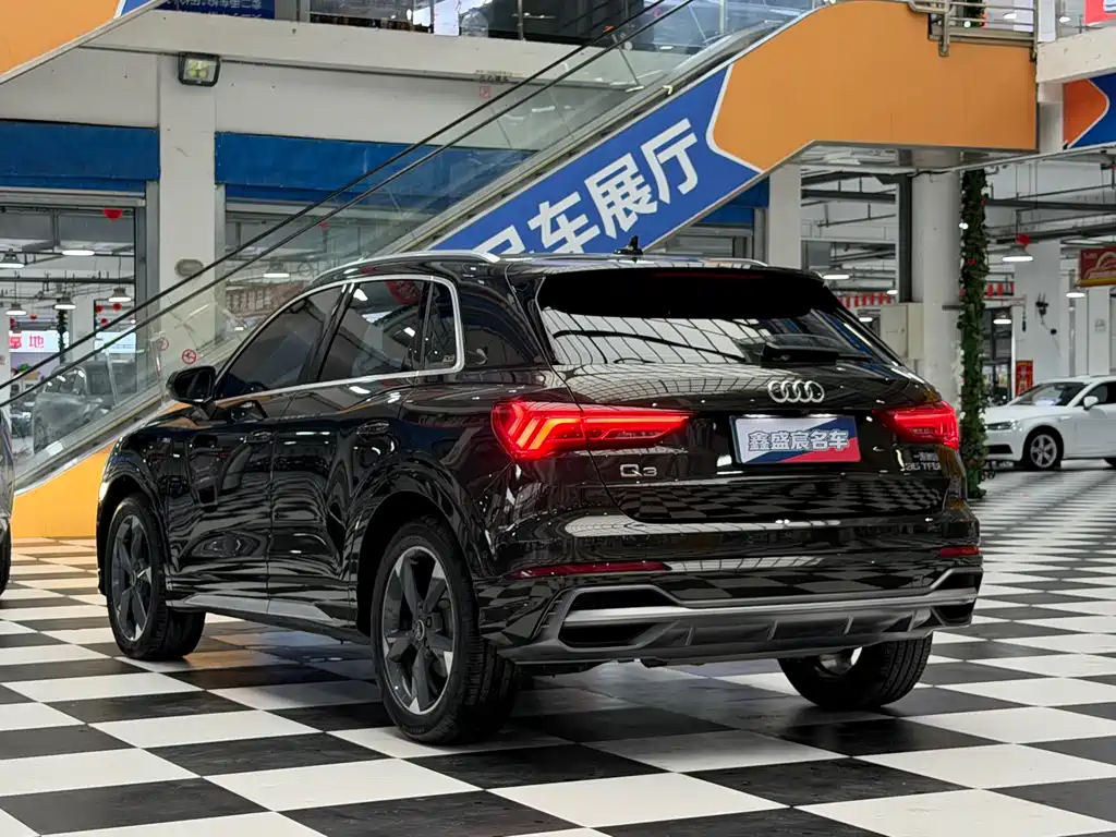 Audi Q3 — фото 17
