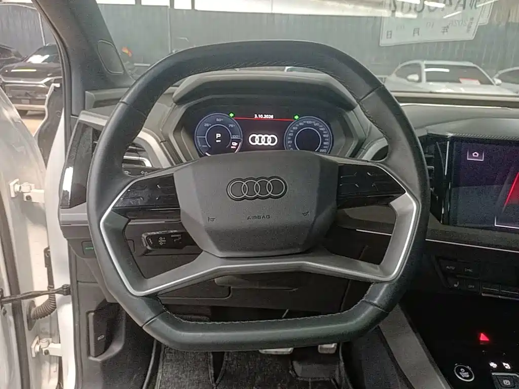 Audi Q5 e-tron — фото 11