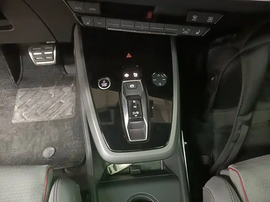 Audi Q5 e-tron — фото 14