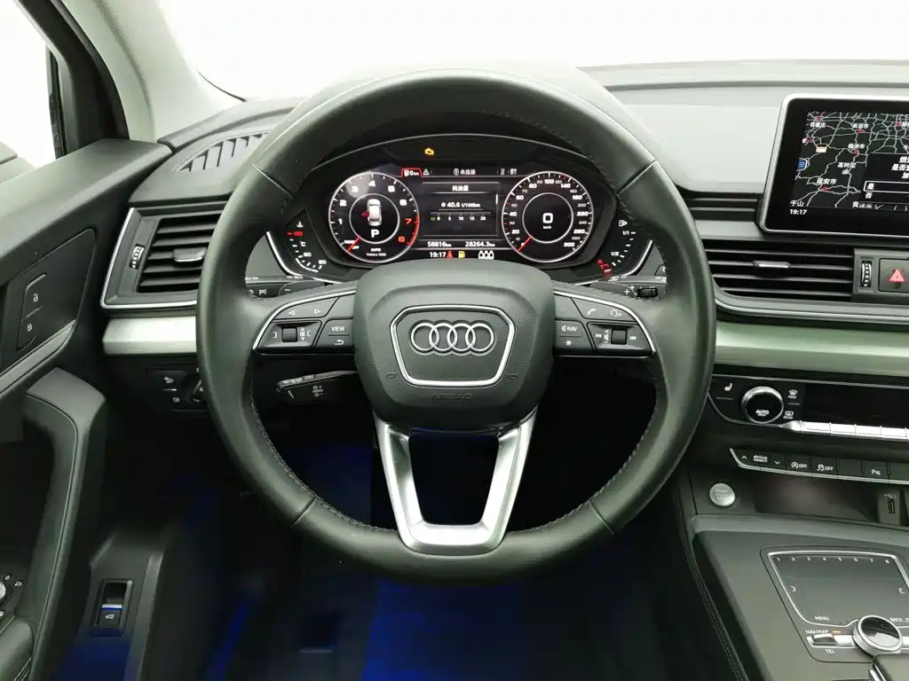 Audi Q5L — фото 11