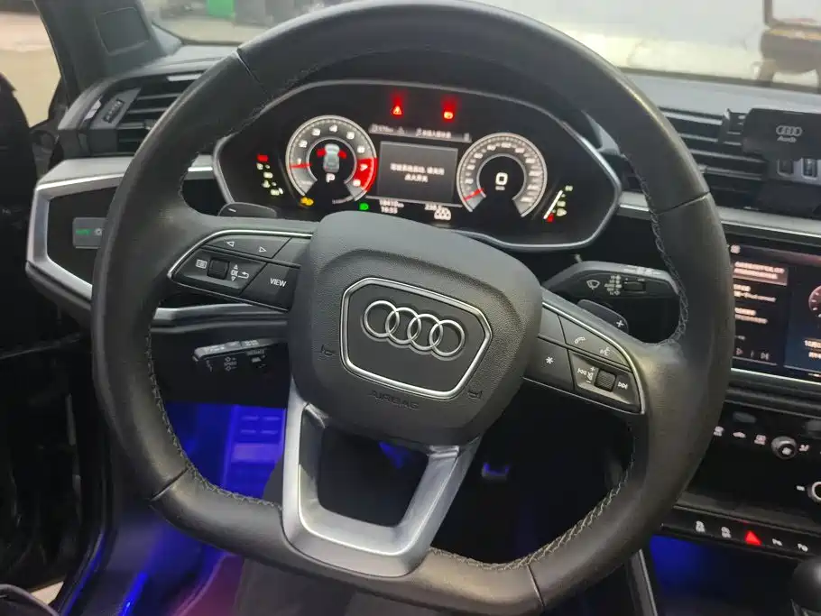 Audi Q3 — фото 15
