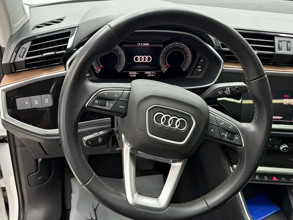 Audi Q3 — фото 10