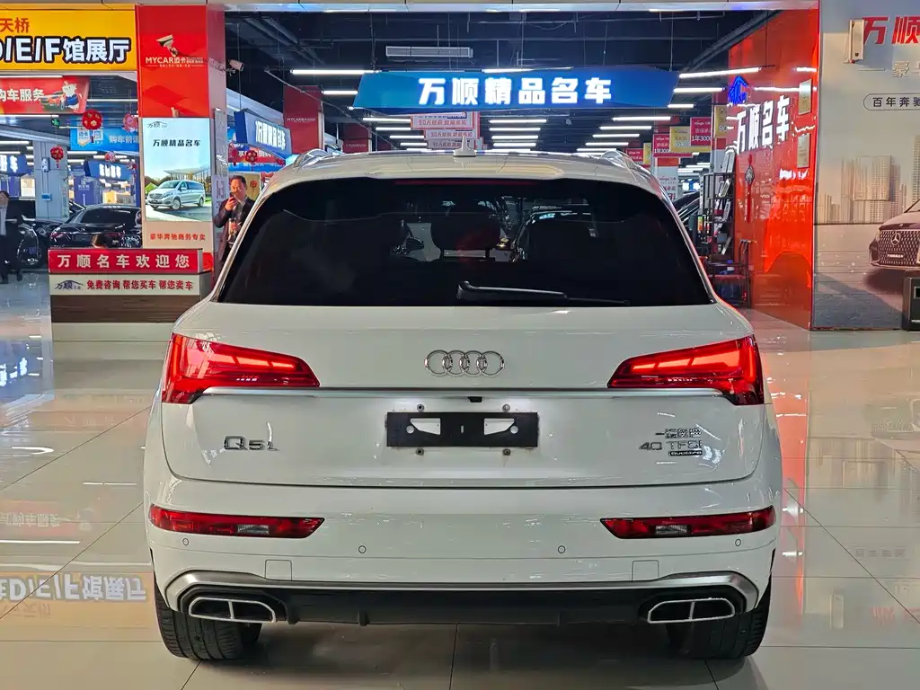 Audi Q5L — фото 13