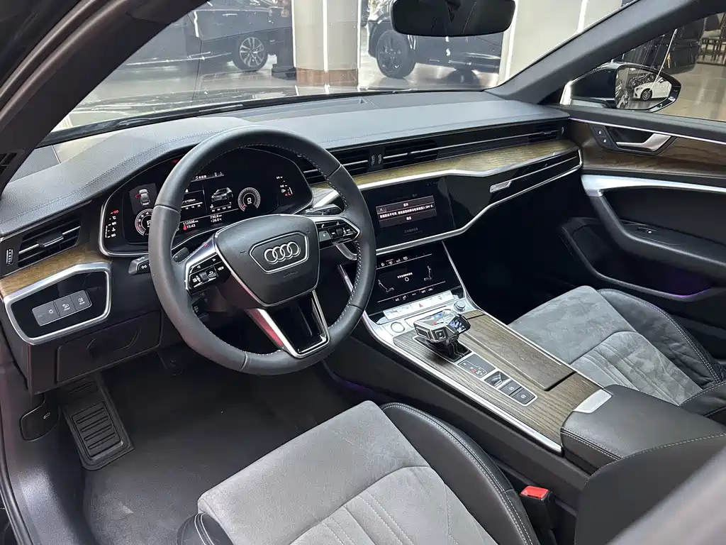 Audi A6L — фото 13