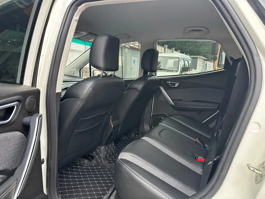 BAIC EX3 — фото 11