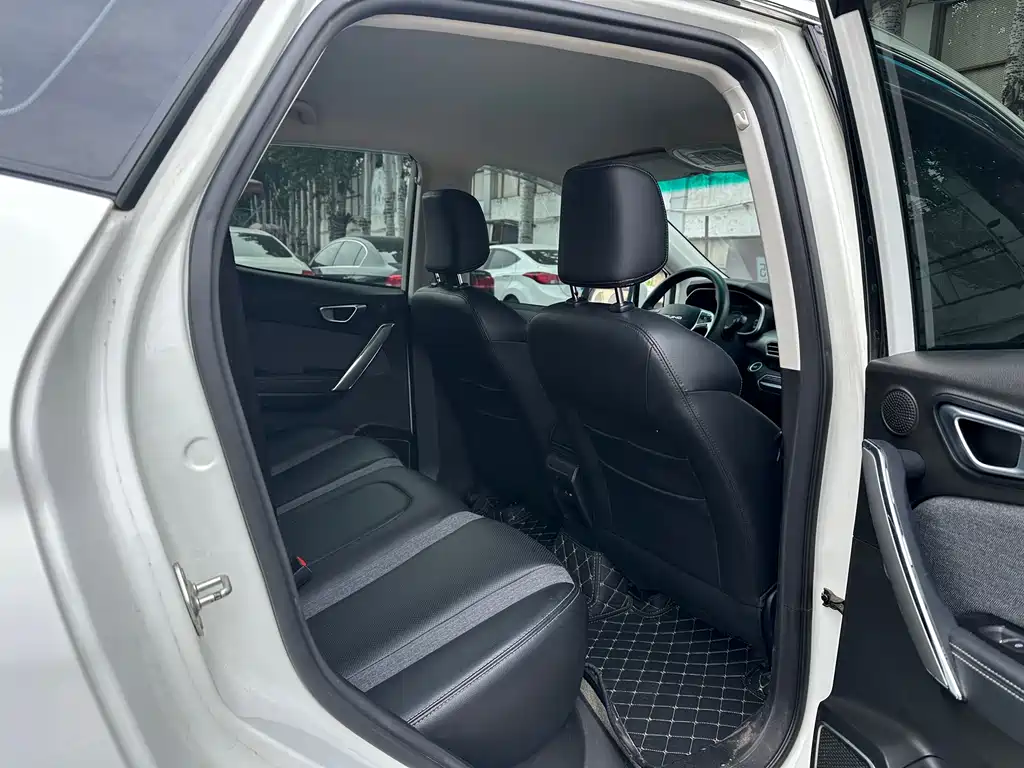 BAIC EX3 — фото 14
