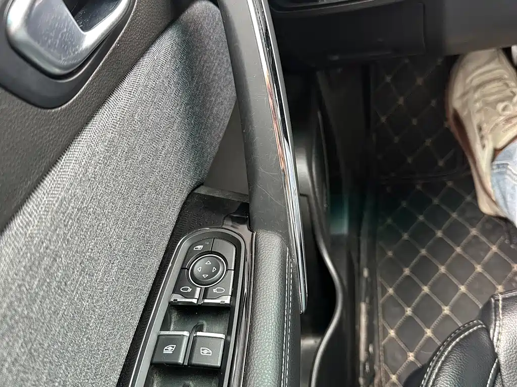 BAIC EX3 — фото 19