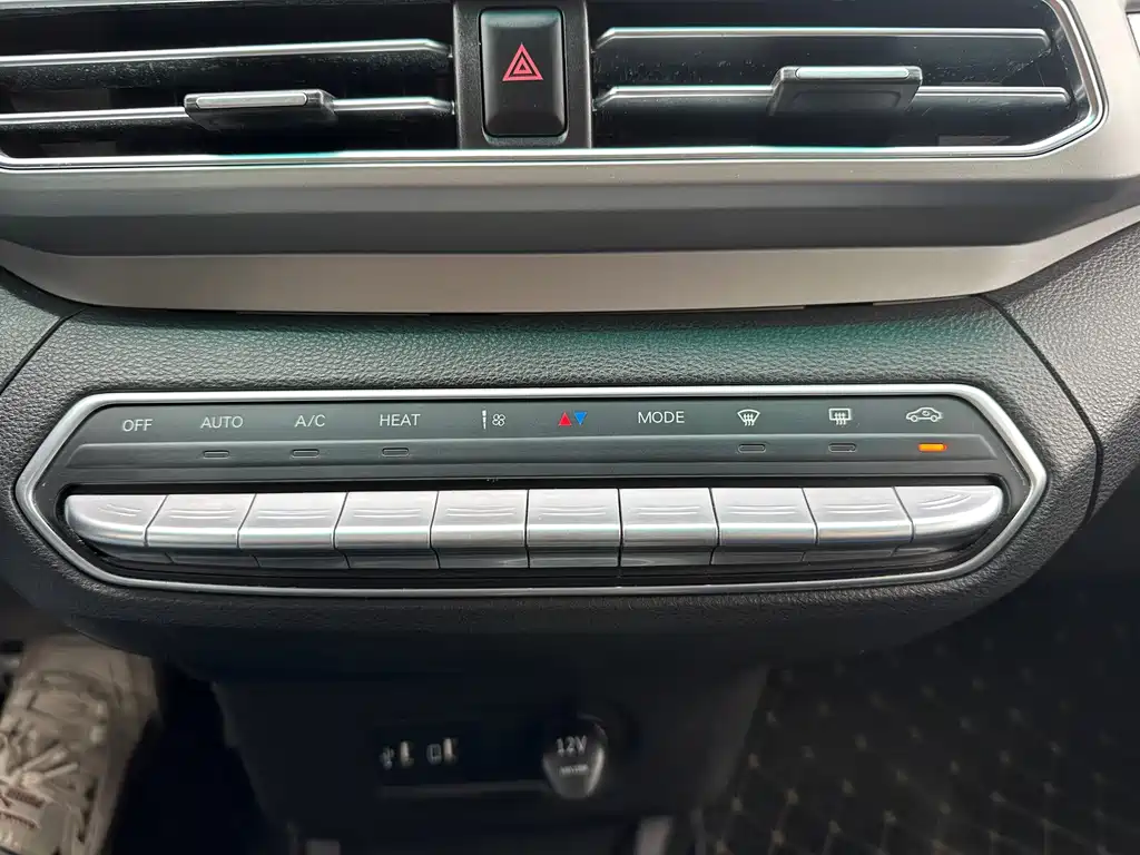 BAIC EX3 — фото 21