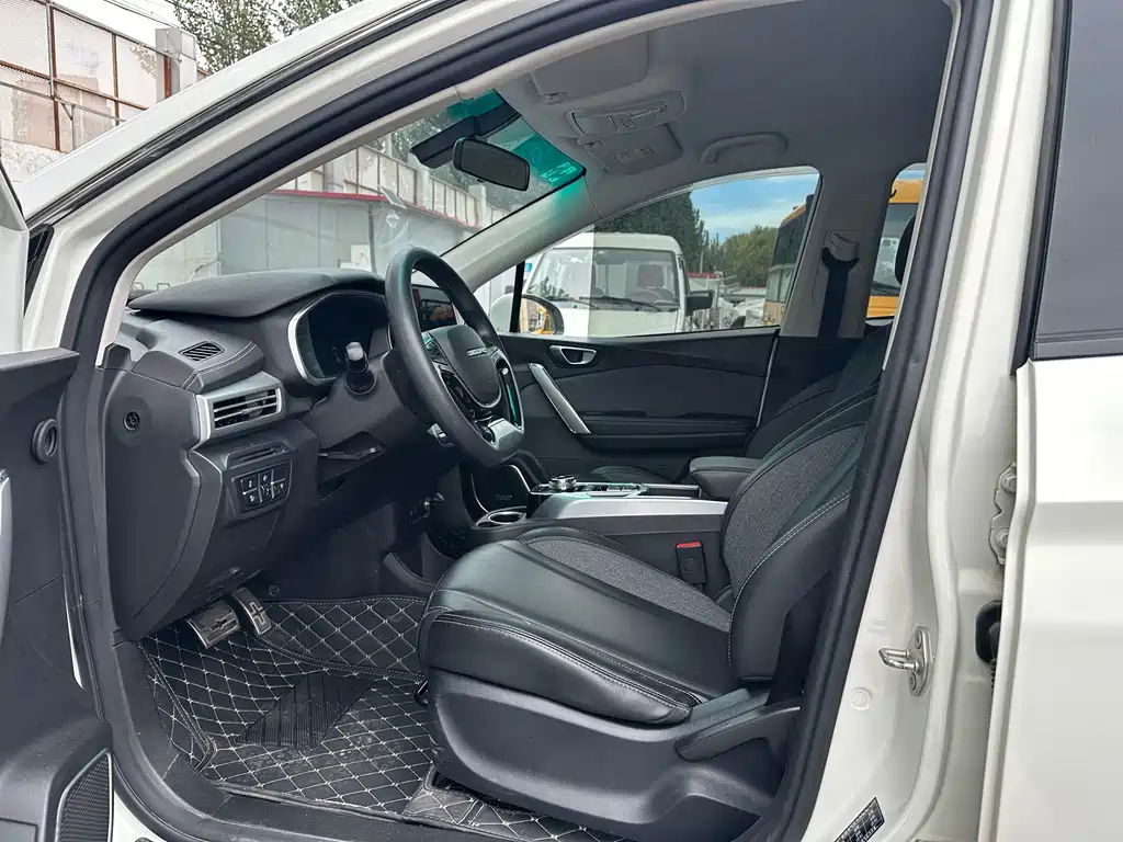 BAIC EX3 — фото 10