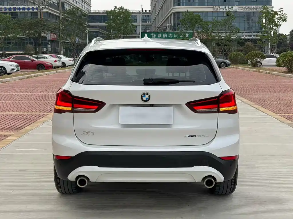 BMW X1 — фото 8