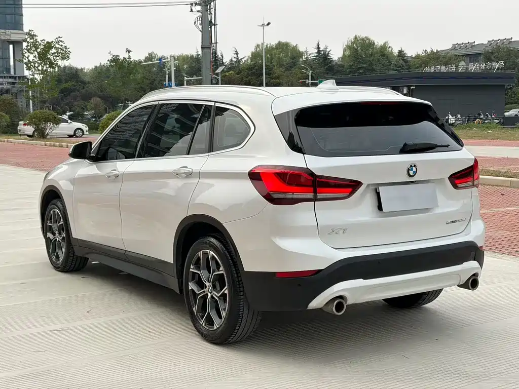 BMW X1 — фото 9