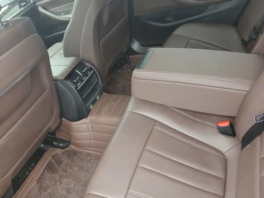 BMW 5 Series — фото 10