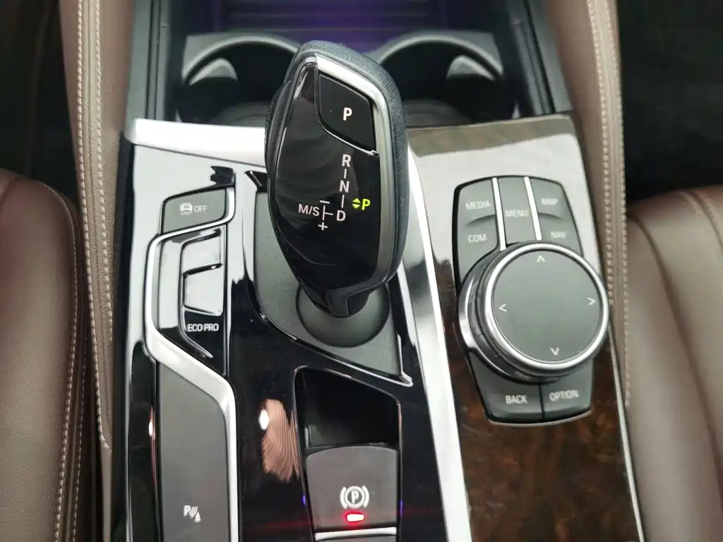BMW 5 Series — фото 13