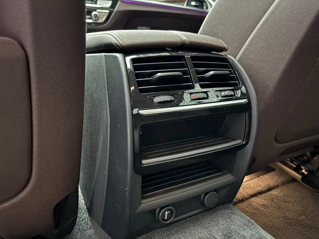 BMW 5 Series — фото 13
