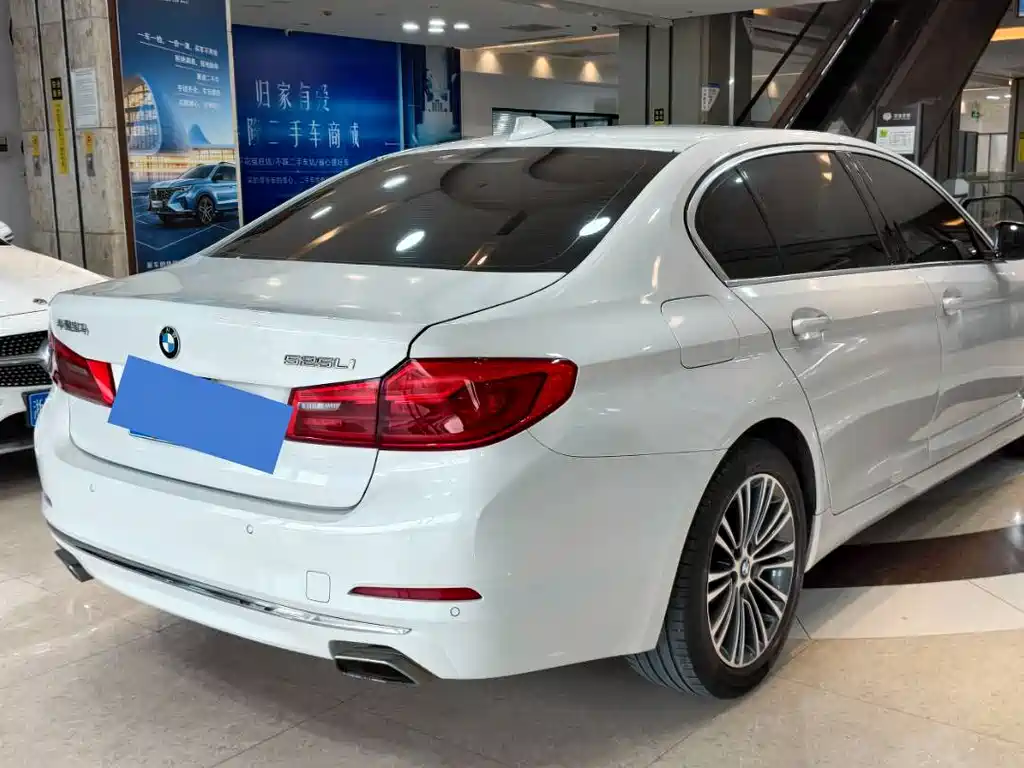 BMW 5 Series — фото 13