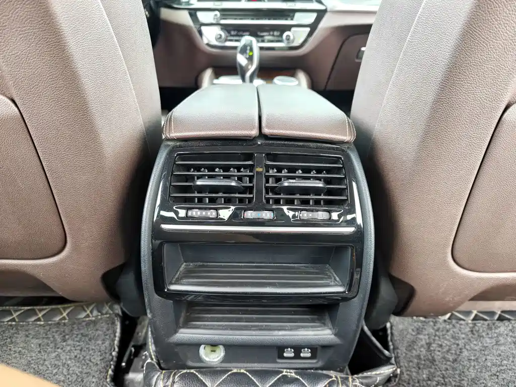BMW 5 Series — фото 11