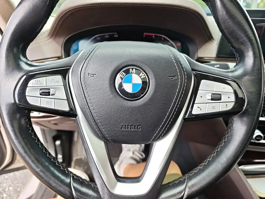 BMW 5 Series — фото 13