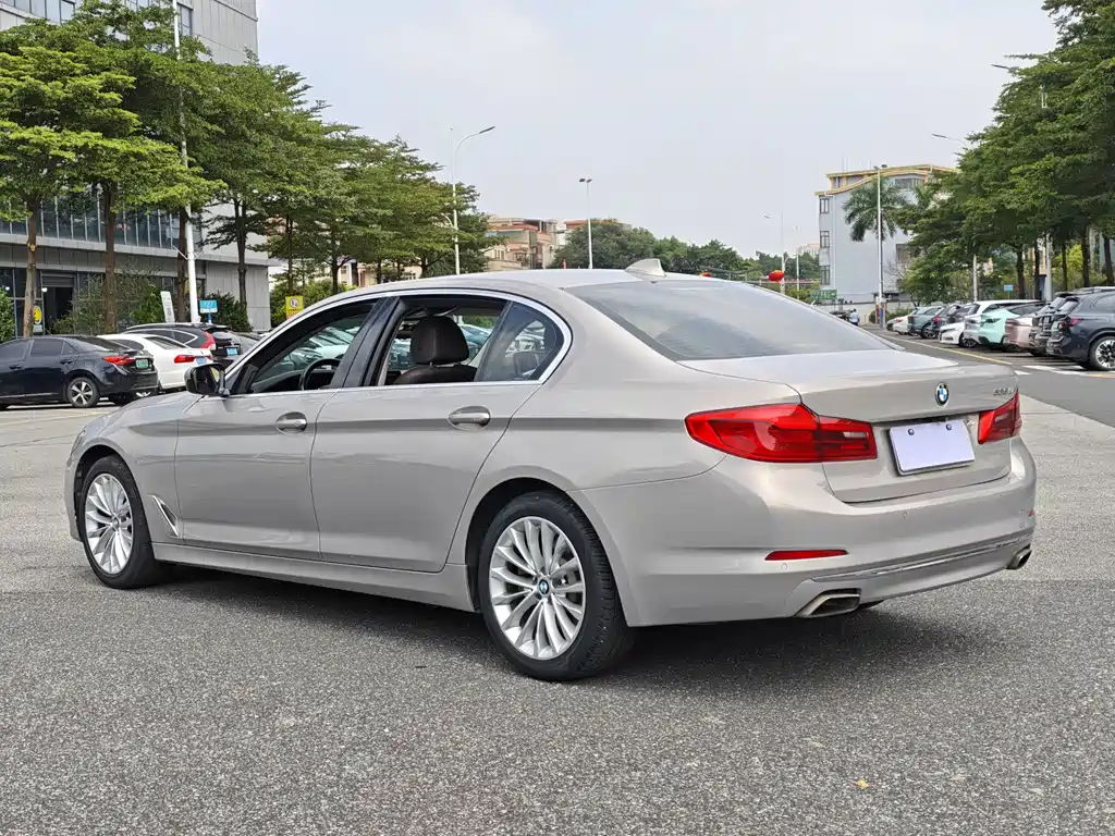 BMW 5 Series — фото 14
