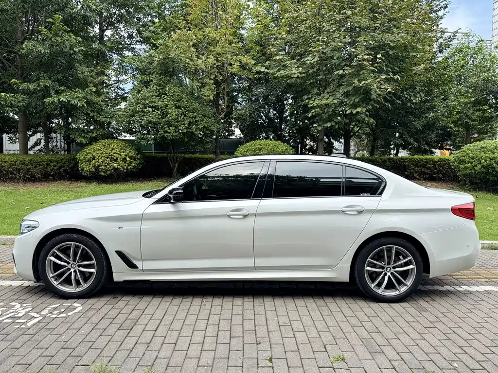 BMW 5 Series — фото 3