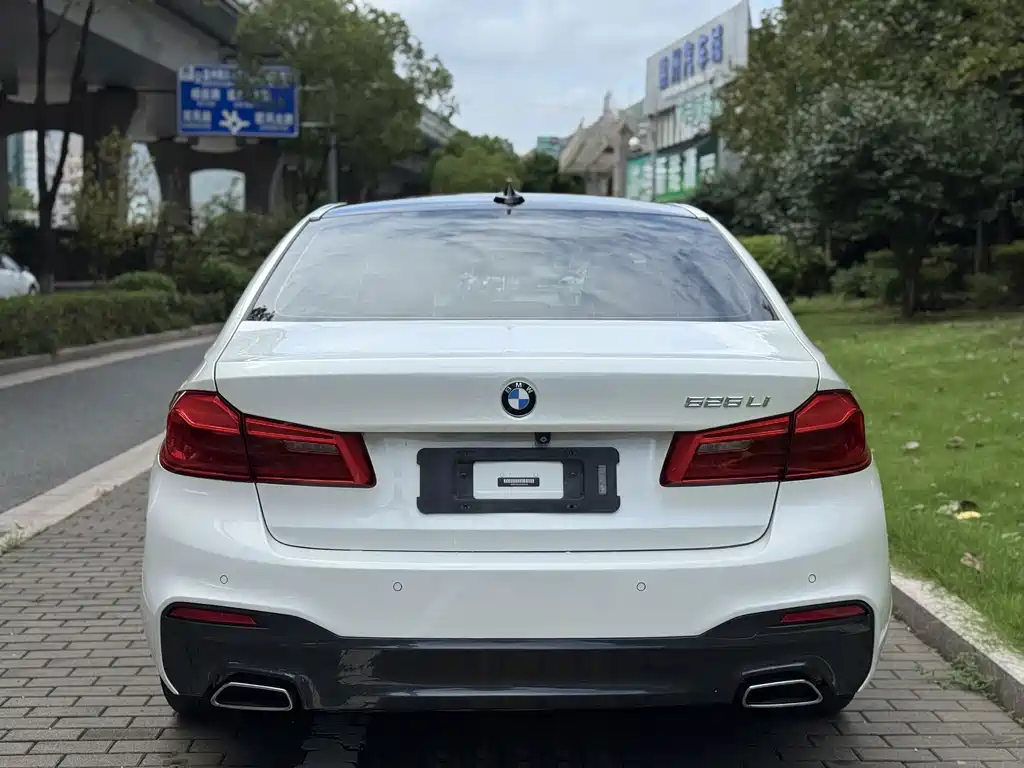 BMW 5 Series — фото 9