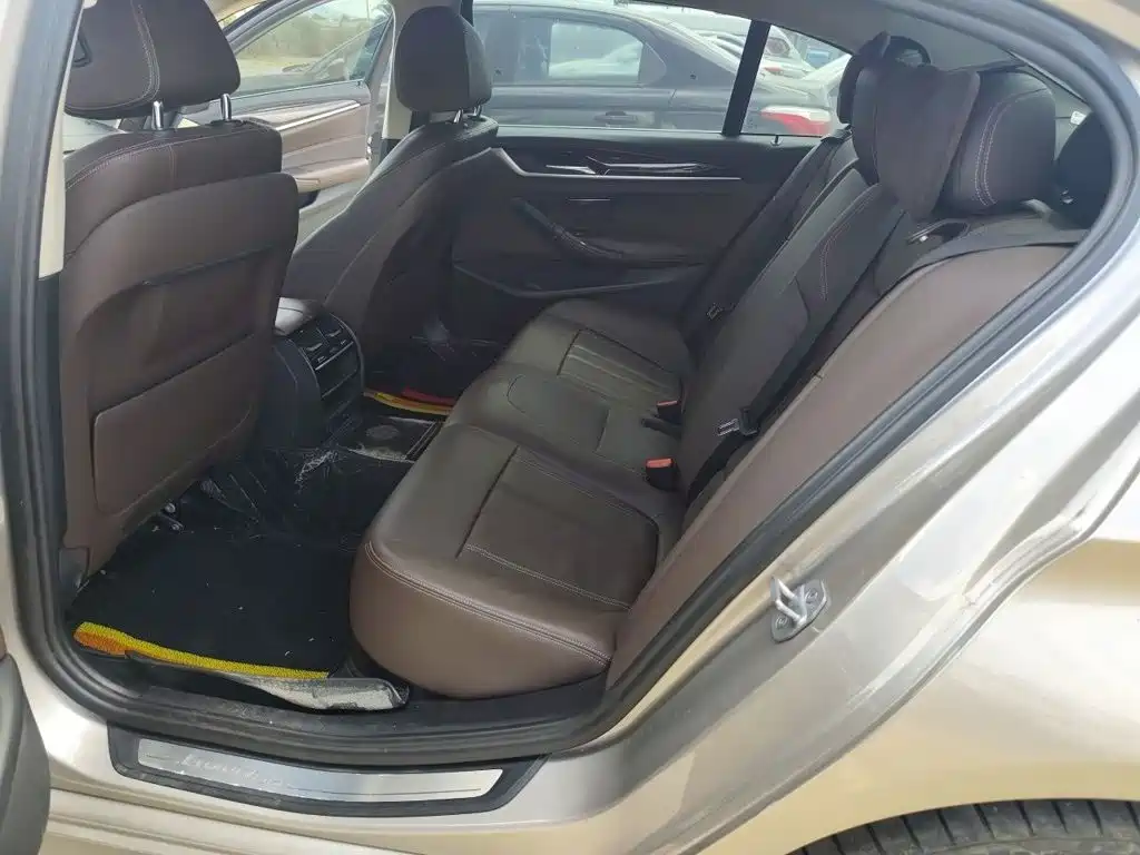 BMW 5 Series — фото 13