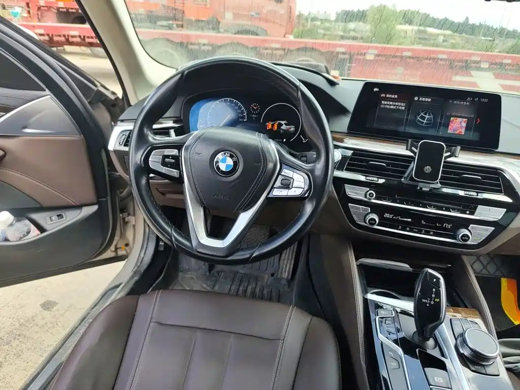 BMW 5 Series — фото 6