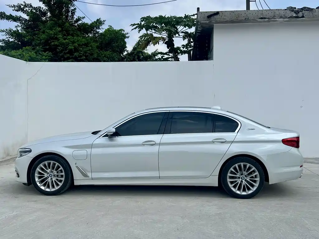 BMW 5 Series New Energy — фото 12