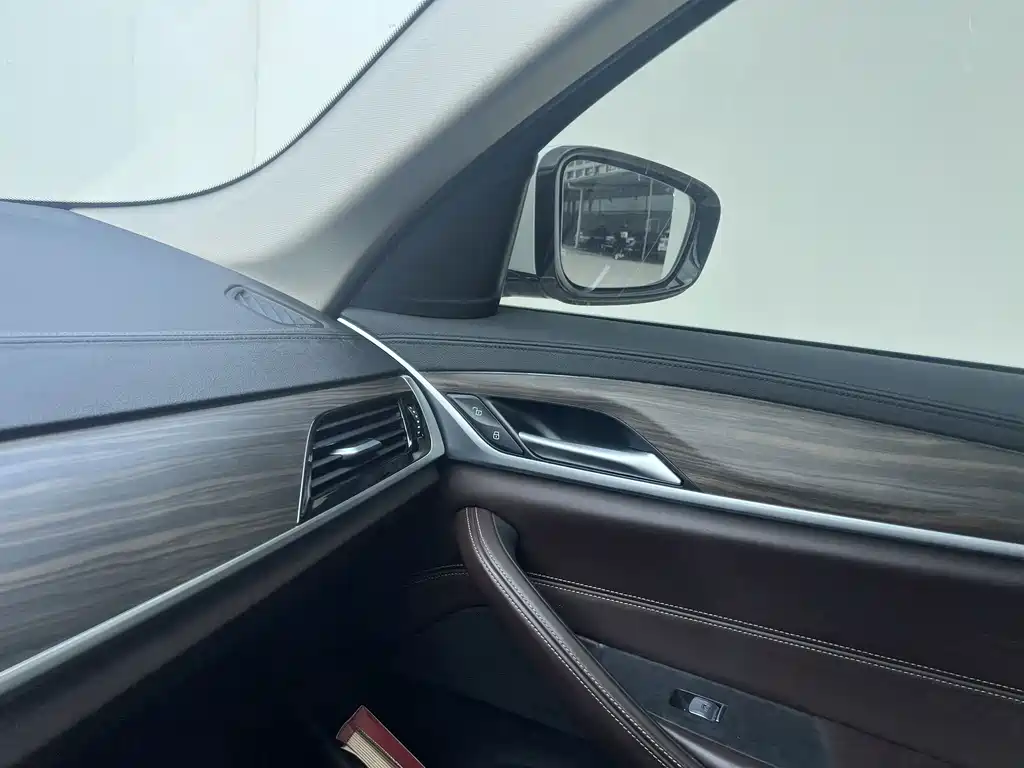 BMW 5 Series New Energy — фото 6