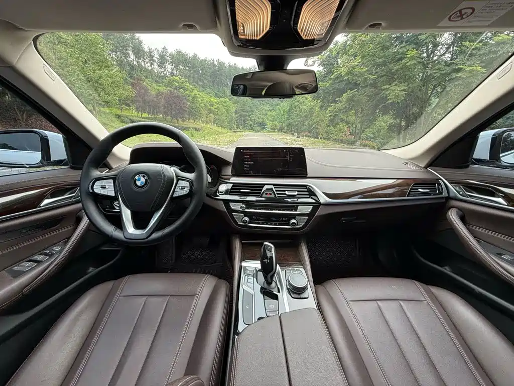 BMW 5 Series — фото 11
