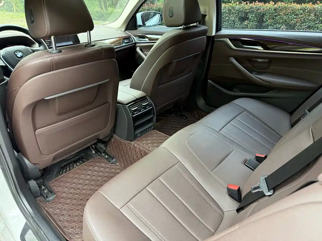 BMW 5 Series — фото 15