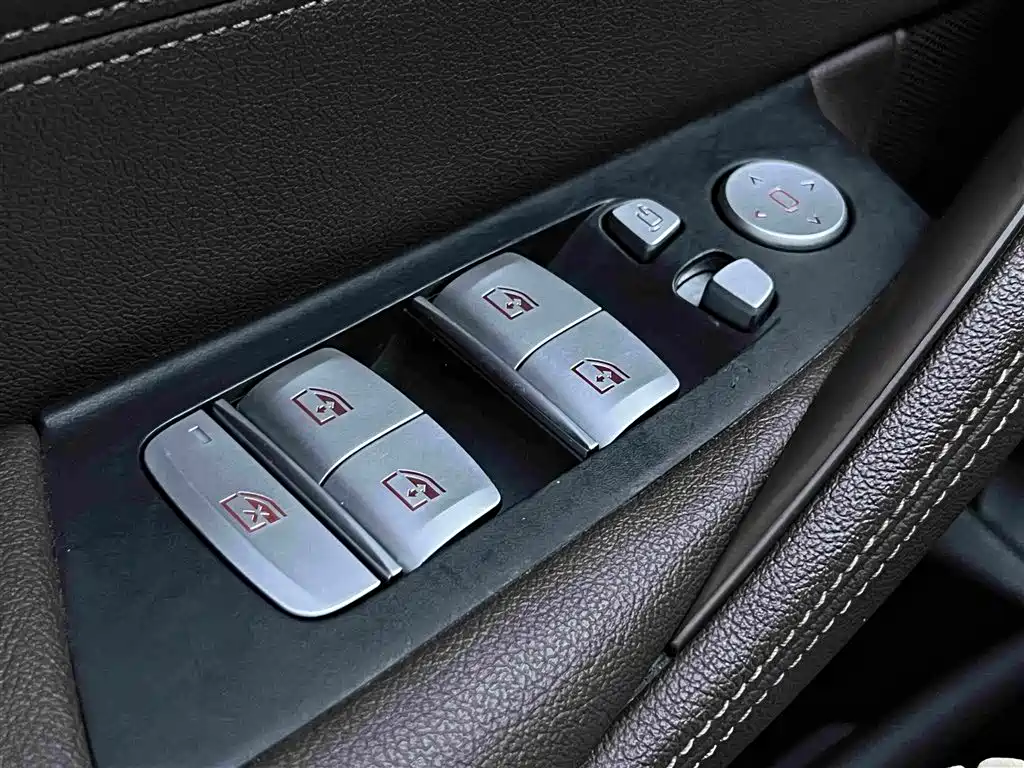 BMW 5 Series — фото 13