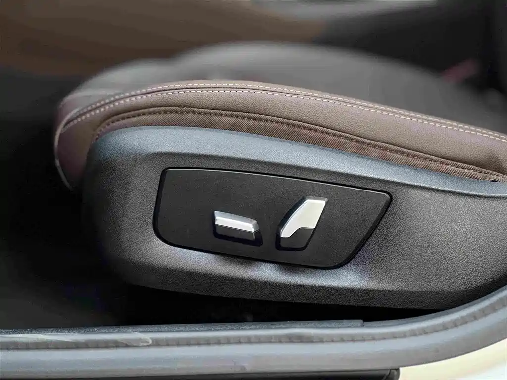 BMW 5 Series — фото 16