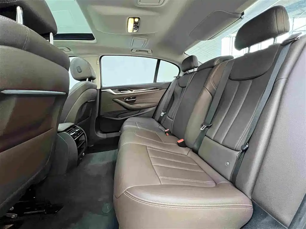 BMW 5 Series — фото 20