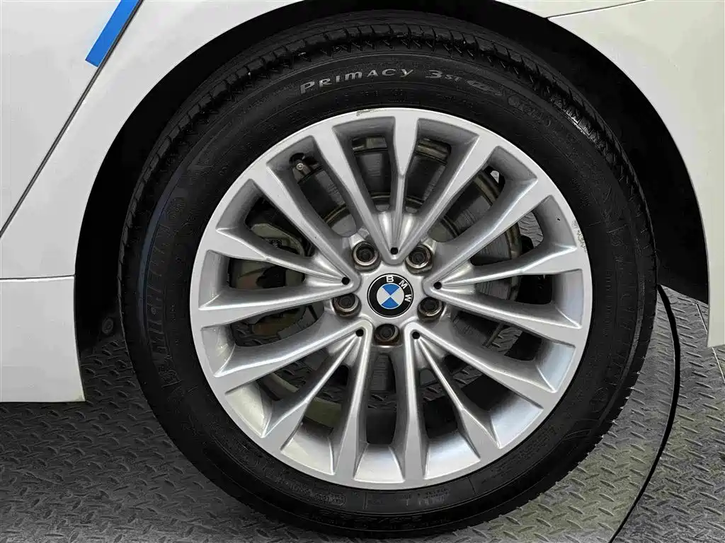 BMW 5 Series — фото 23