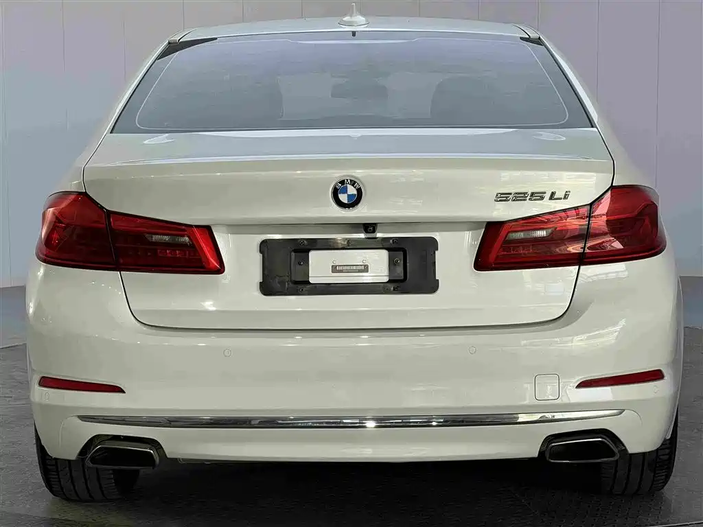 BMW 5 Series — фото 24
