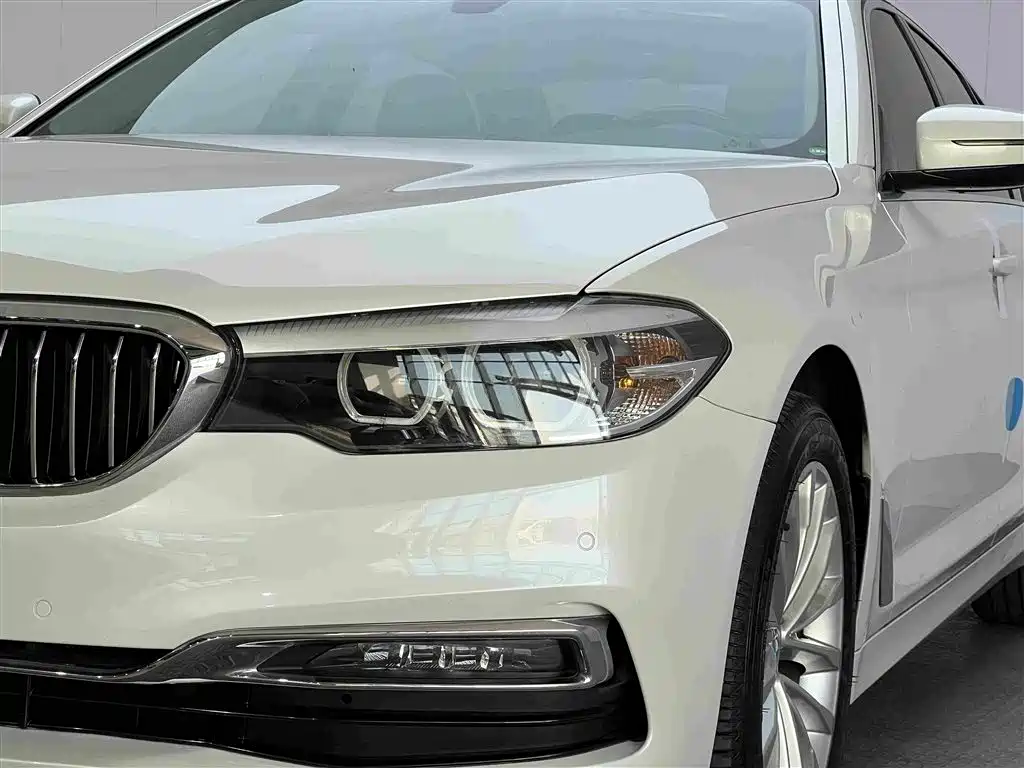 BMW 5 Series — фото 4