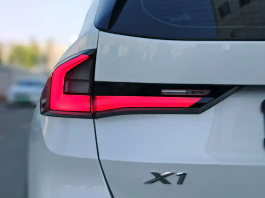 BMW X1 — фото 9