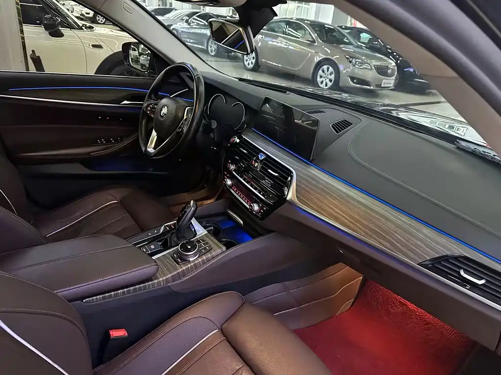 BMW 5 Series — фото 11