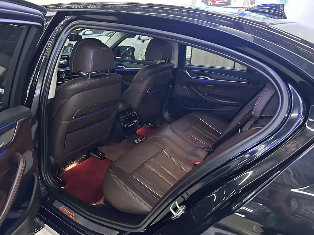 BMW 5 Series — фото 13