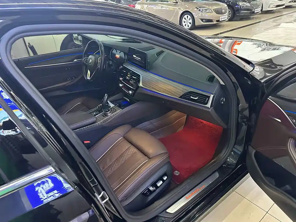 BMW 5 Series — фото 10