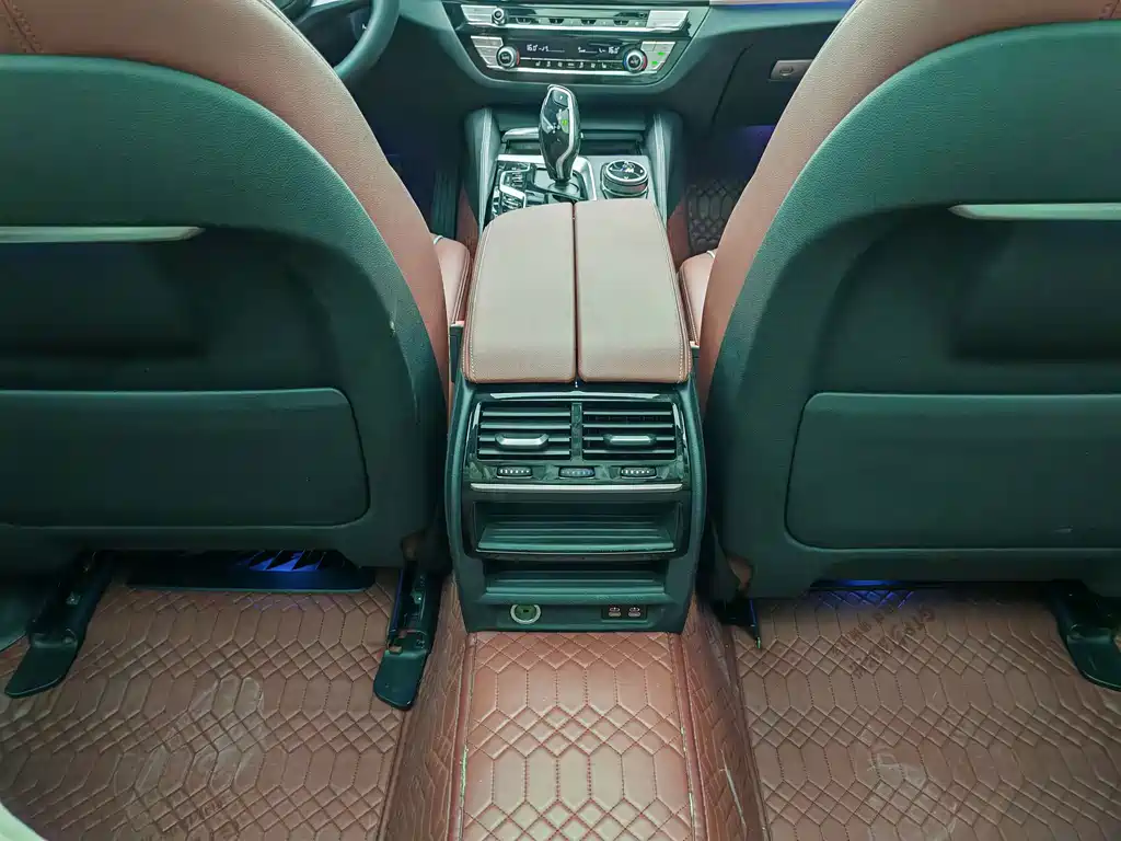 BMW 5 Series New Energy — фото 13