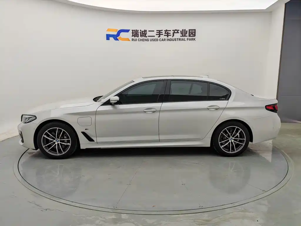 BMW 5 Series New Energy — фото 3