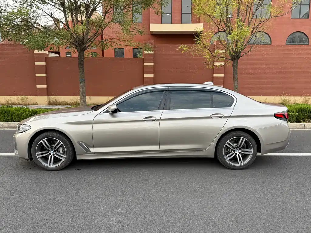 BMW 5 Series — фото 11