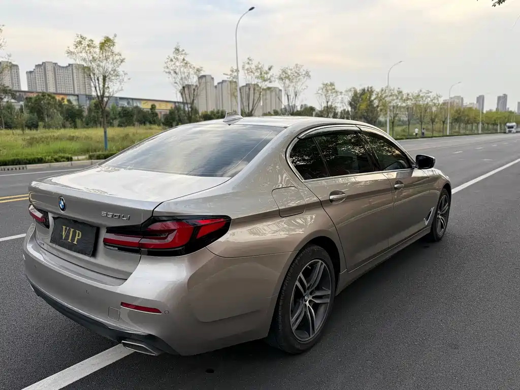 BMW 5 Series — фото 15