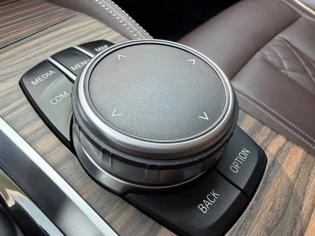 BMW 5 Series — фото 13