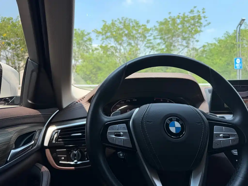 BMW 5 Series — фото 14