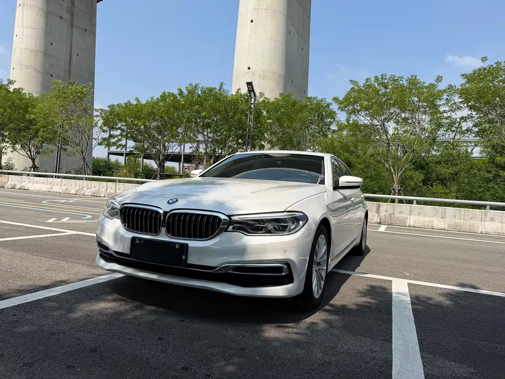 BMW 5 Series — фото 1