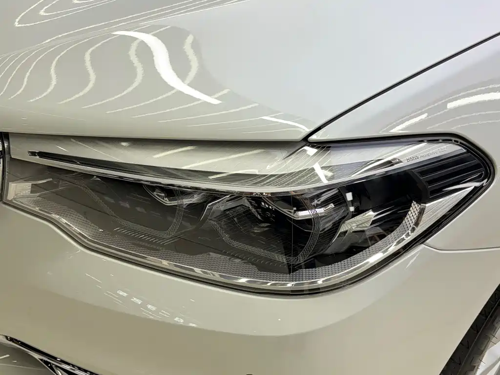 BMW 5 Series — фото 11