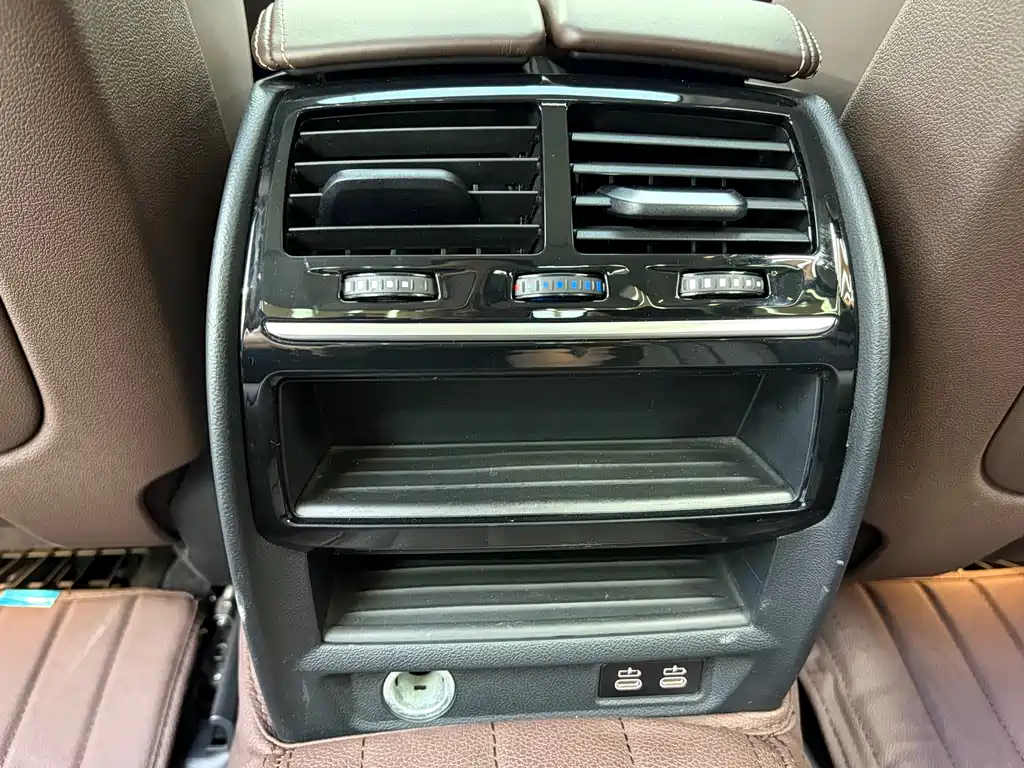 BMW 5 Series — фото 13