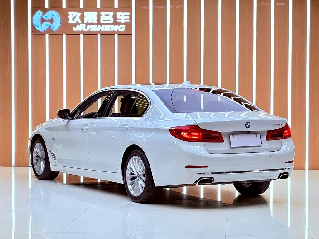 BMW 5 Series — фото 20